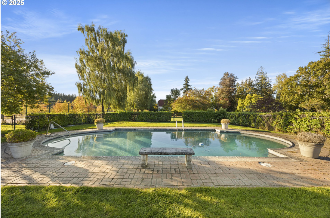 20+ ACRES | MAIN RESIDENCE/POOL & TENNIS CARRIAGE HOUSE | GUEST HOUSE BARN